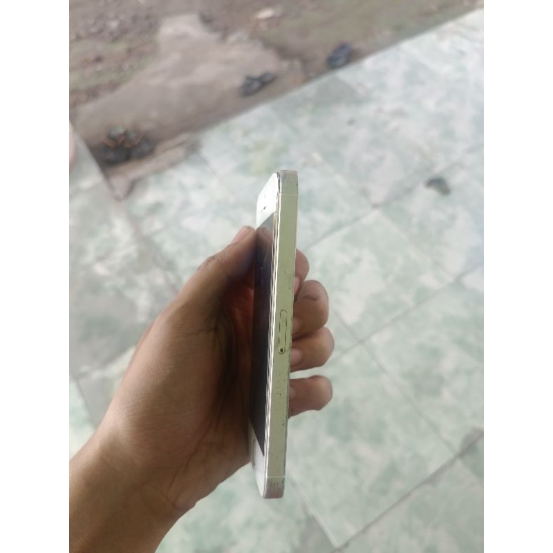iphone se 2016 rom 64gb