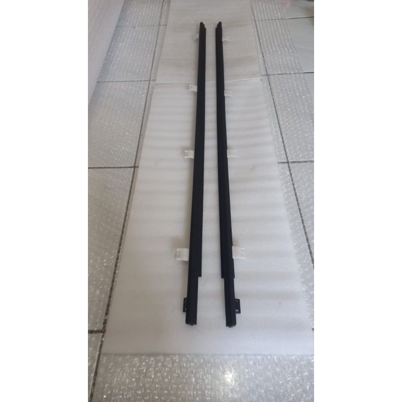 Pelipit Kaca Luar Avanza Lama Bagian Depan