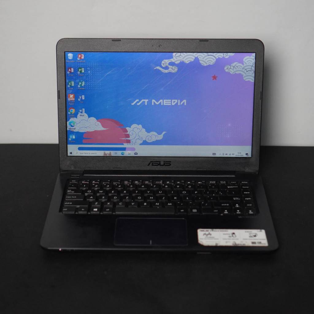 Laptop second Asus E402y RAM 4GB SETORAGE SSD 256GB