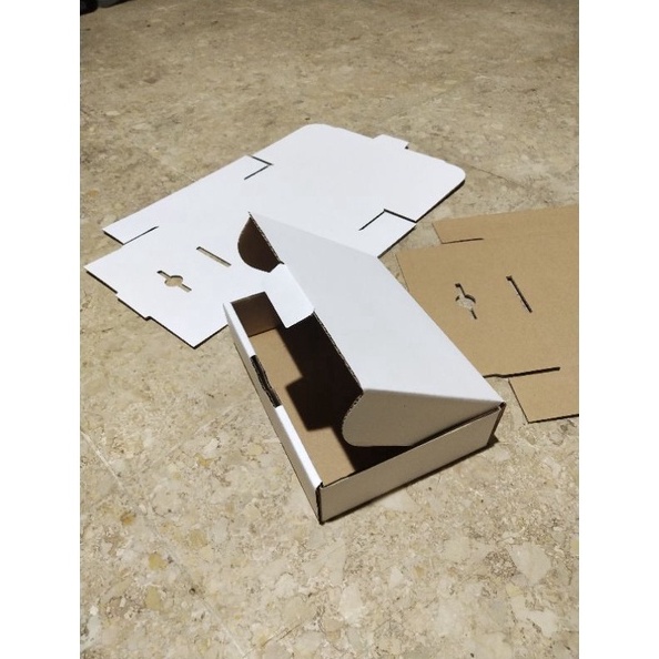 

PRODUK AWAL TAHUN Kardus Ukuran 2x2x7 Die Cut Box Peking Putih Polos Multifungsi Souvenir Hampers Pizza