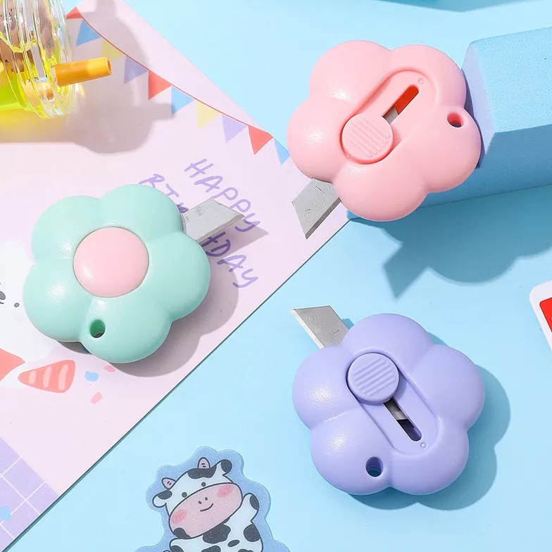 

YUK BELI APEN Cutter Mini Portable Bentuk Oval Mini Cuter Polos Travel Kit Pemotong Kertas Paper Kater Lucu Bentuk Awan Warna Pastel Untuk Unboxing Paket Barang Unik Murah