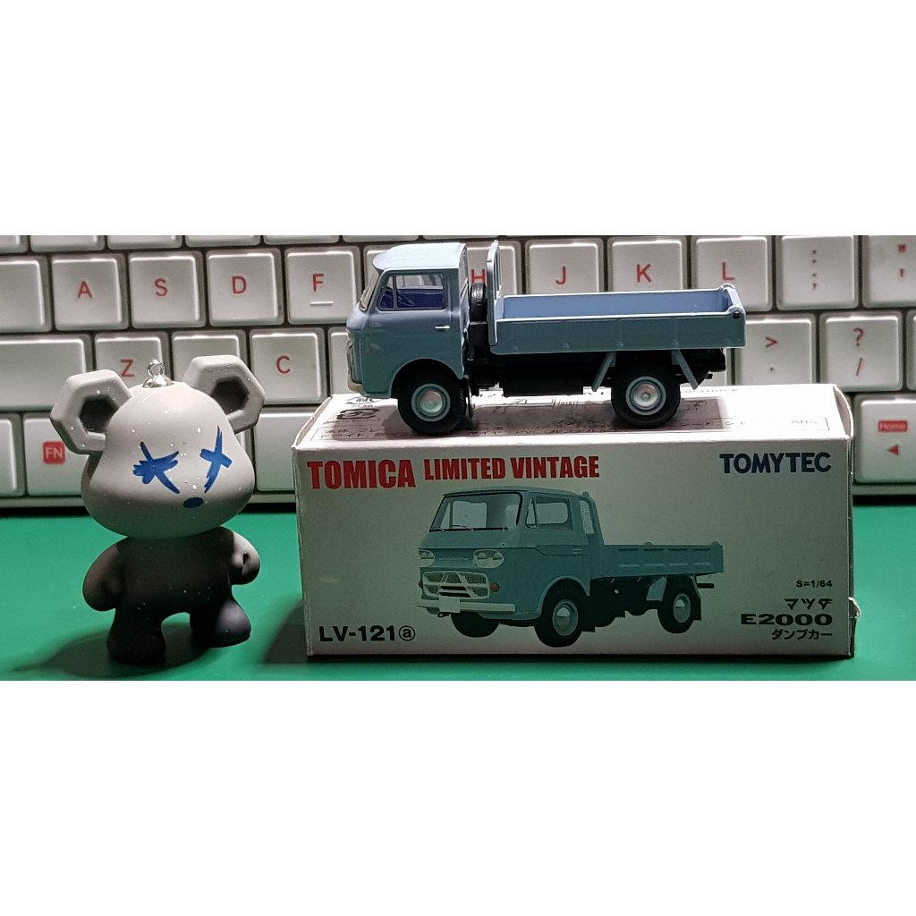 Tomica limited vintage mazda e2000 dump truck tomica lv 121
