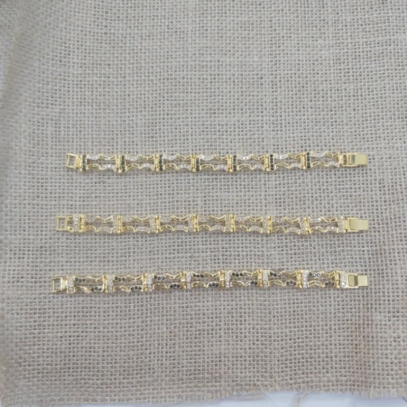 gelang swasa suasa lapis emas menyerupai 23 24 k dan replika berlian /emas banjar . (Harap tanya uku