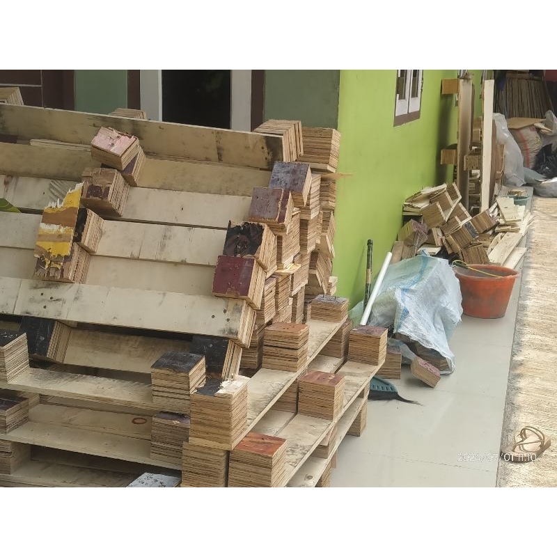kayu bakar bekas palet triplek