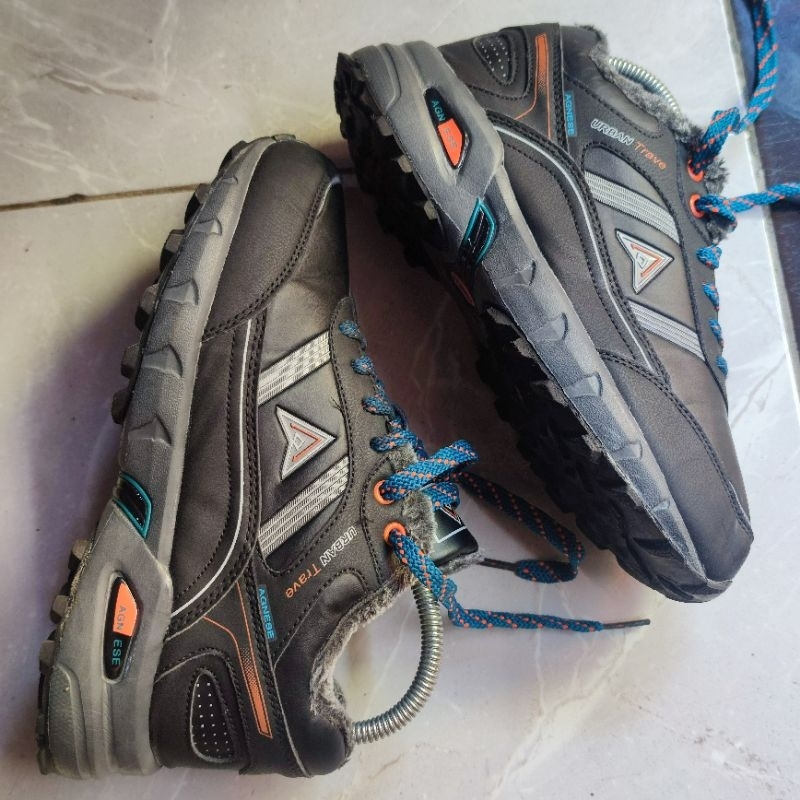 Sepatu Outdoor Urban Trave Agnese Like New