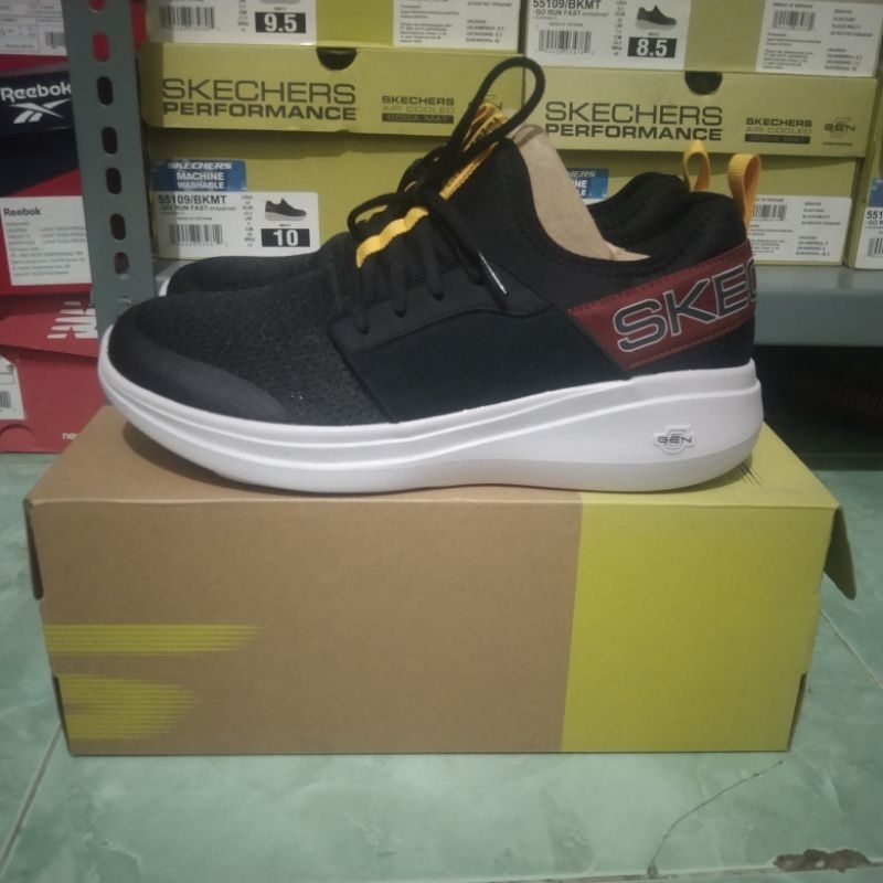 skechers go run fast 55109/BKMT