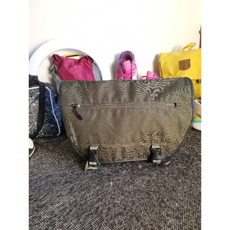 uniqlo messenger bag