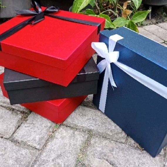 

kotak kado / hardbox 20x20x8cm