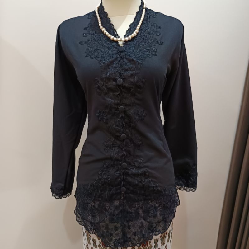Kebaya encim senada hitam