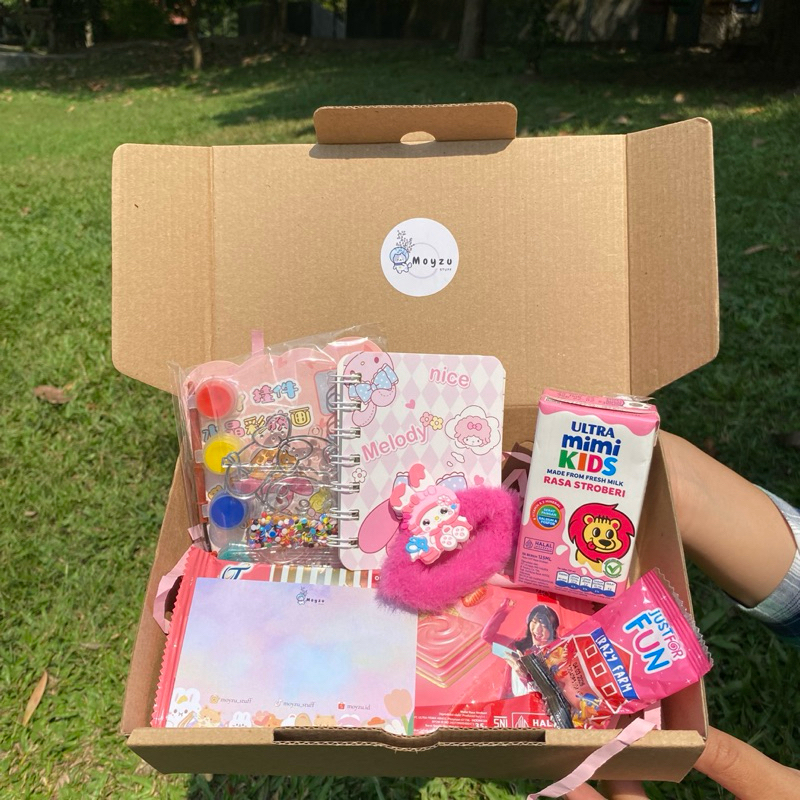 

Gift Box lucu /Hampers / Hadiah ulang tahun / Hadiah Wisuda