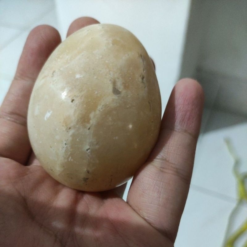 Hiasan telur batu onyx