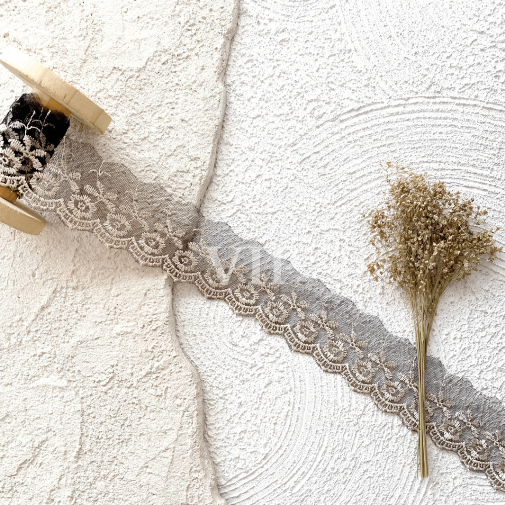 Renda VIP 3 T013 Renda Tile Bordir Hitam Gold Per Roll