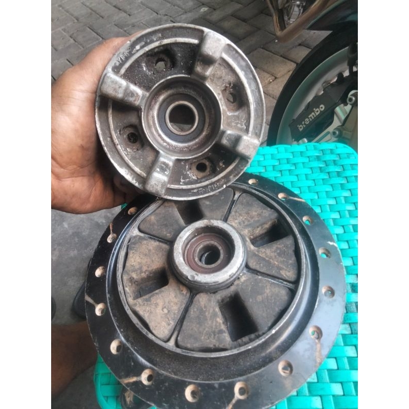 TROMOL BELAKANG KING