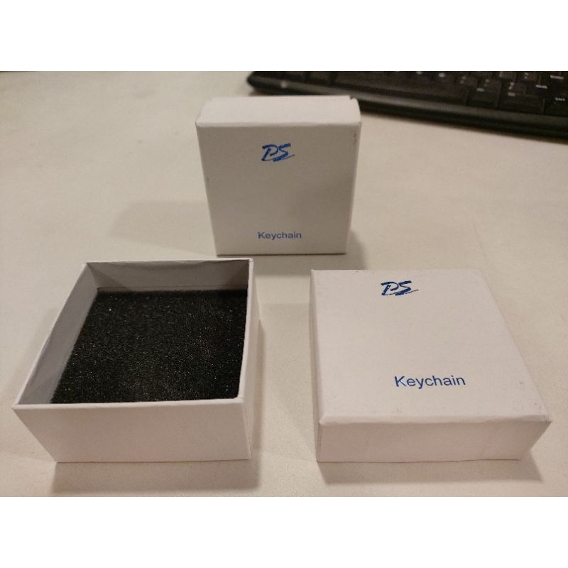 

Kotak Kemasan Souvenir / Merchandise / Gantungan Kunci (76 pcs)