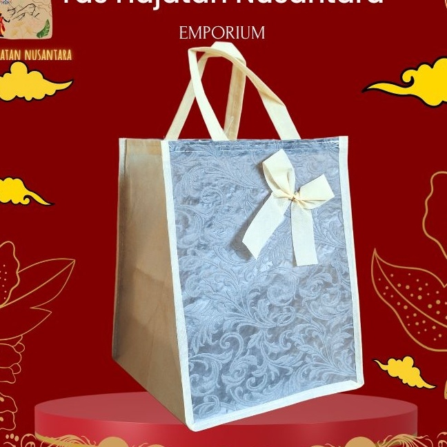

Extra Tas hajatan nusantara Kotak Embos Batik Floral 22 Spunbond 7gsm Harga per Lusin 12 pcs