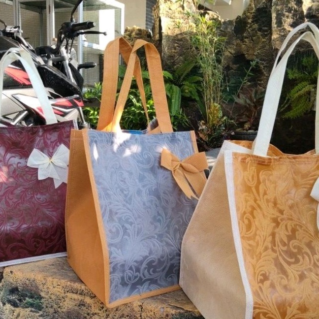 

KI3 tas hajatan embos elegan 22 harga per lusin isi 12 psc