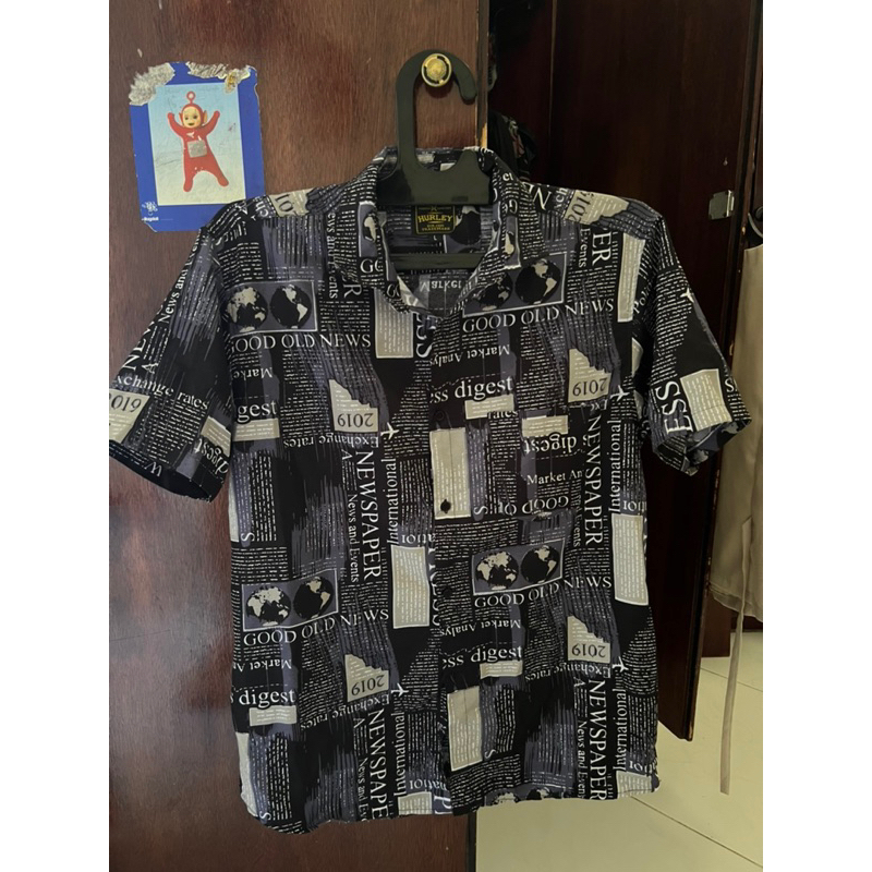 Hurley Shirt Baju Kemeja Preloved Jual Murah Size L fit M S Motif Koran Newspaper Prelove second thr