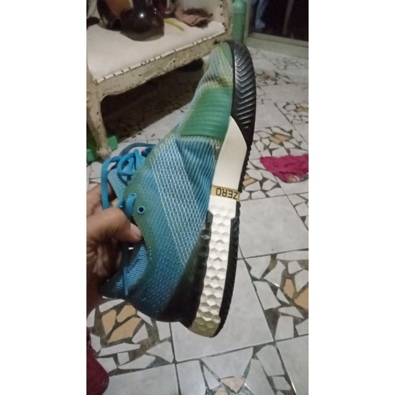 sepatu tennis Adidas ubersonic 3