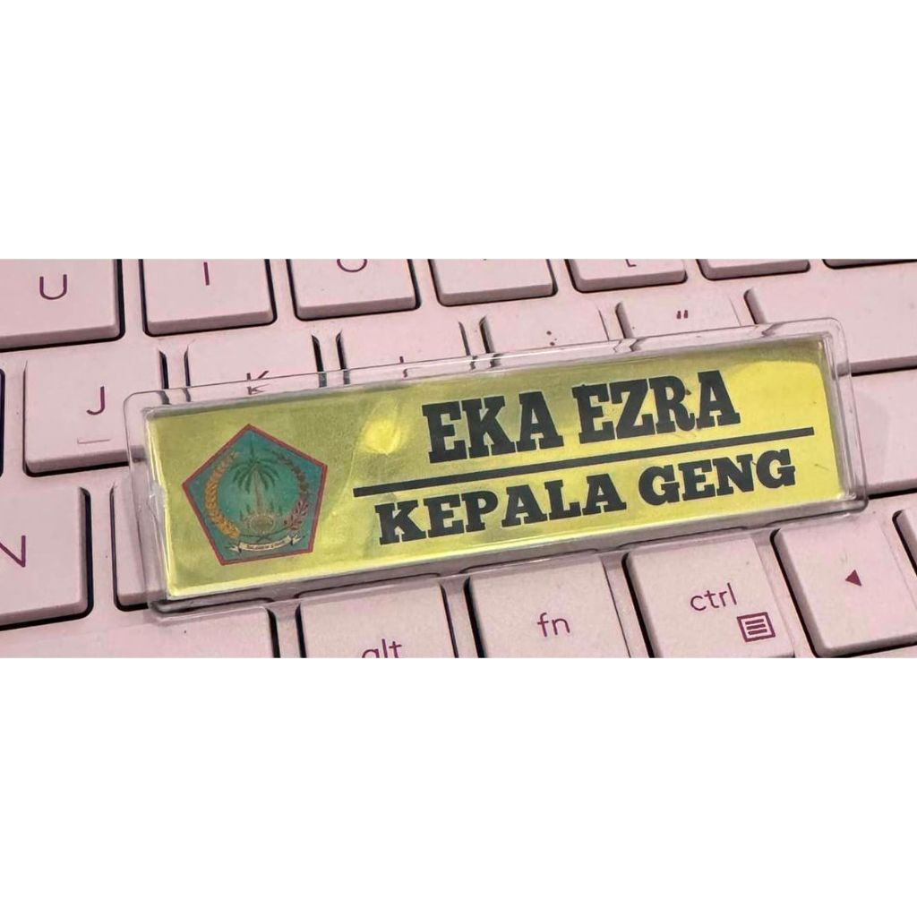 

Papan Nama Latar Gold