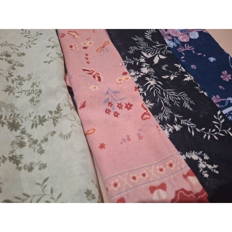 Hijab motif segiempat / Jilbab voal pouch