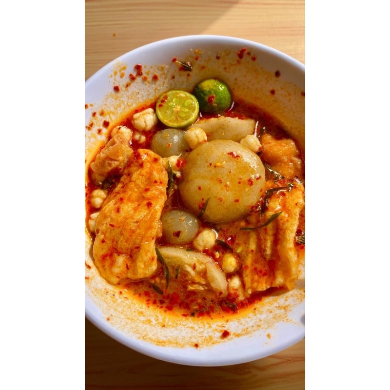 

Baso aci ayam suwir chili oil/cocok untuk kalian yang suka pedas