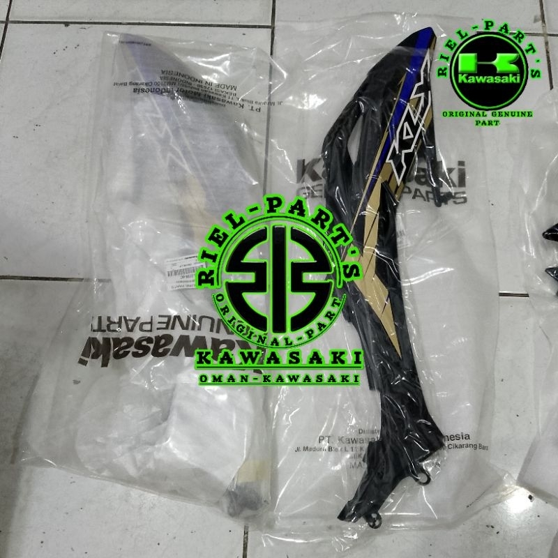Sayap panjang pendek samping tangki KLX 150 BF SE extreme biru list original Kawasaki