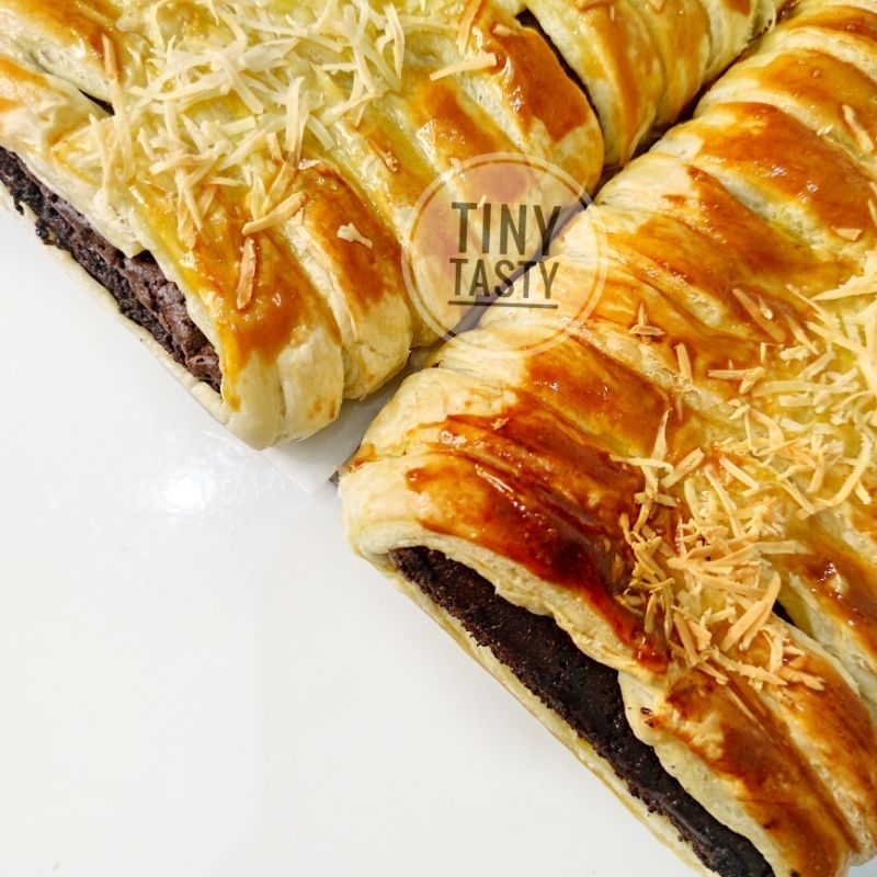 

Tiny Tasty - Insert Cheese Pastry Fudgy Brownies Dengan Isian Cream Cheese 22x11