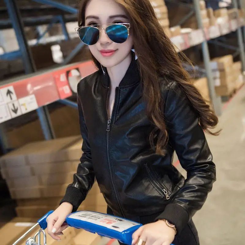 Jaket Kulit Hitam Wanita
