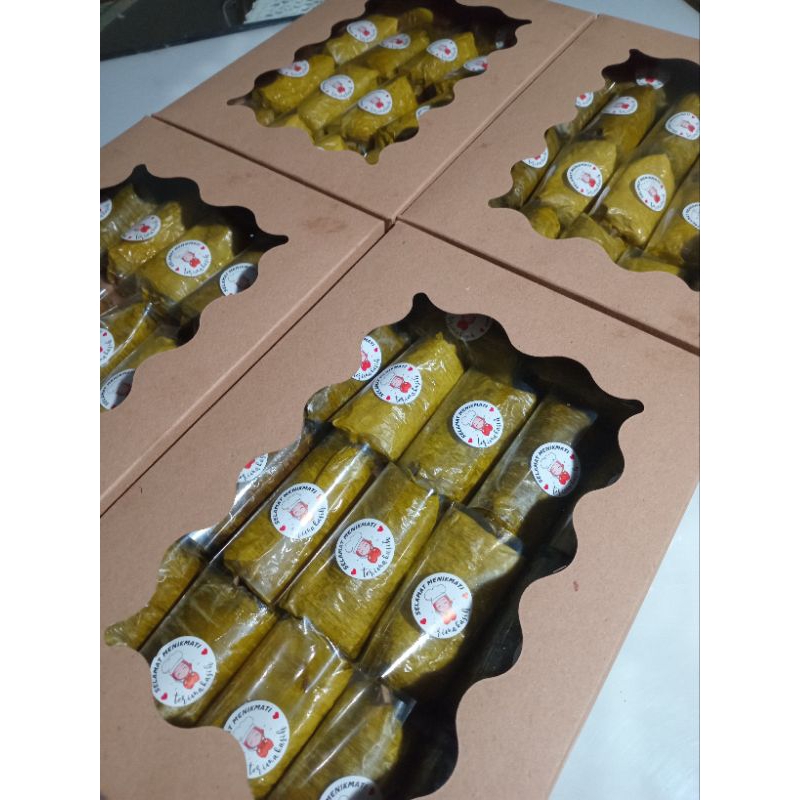 

Jajanan Pasar Lemper Pisang Raja 15pcs