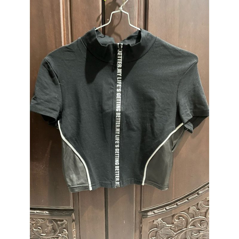 Shein Crop top hitam leaher