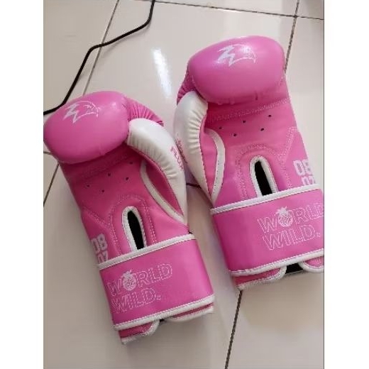 Hawkeye Boxing Glove - World Wild Hi Club - Hawkeye fightwear Sarung Tinju- Preloved