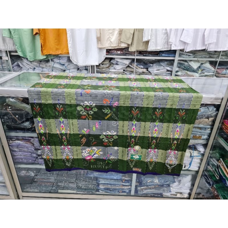 Sarung Tenun Mumtaz Full Sutera Motif Kembang Timbul