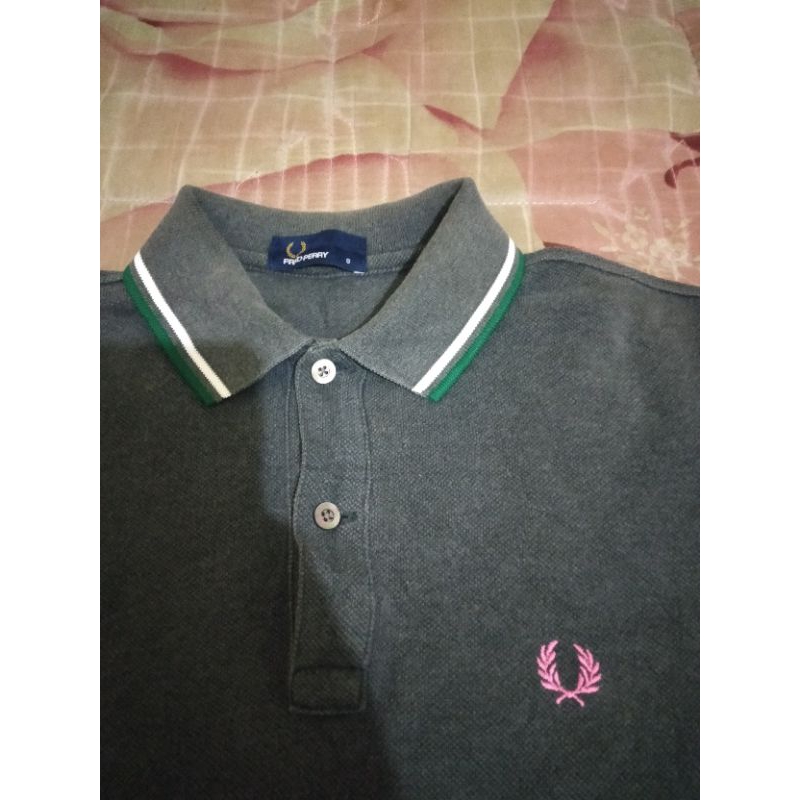 kaos polo Fred Perry hijau strip putih