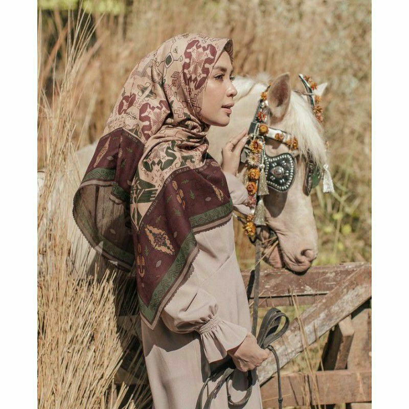 Scarf / hijab / voal / hijab voal / kerudung / segi empat / pashmina / voal motif / hijab instan / h