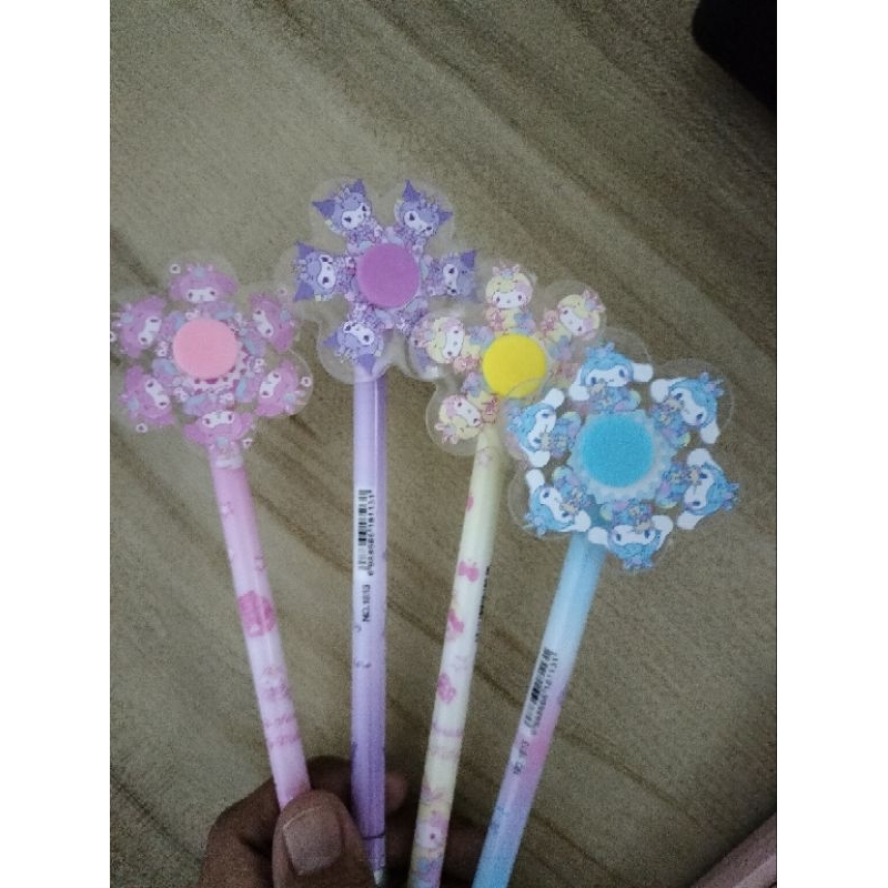 

Pulpen kincir bunga karakter Sanrio
