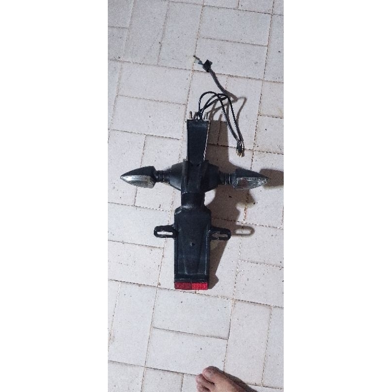 Rear Fender-Slebor-Spakbor Belakang Assy Set Lampu Sen Yamaha R15 V2 2014-2016 Original YGP Second