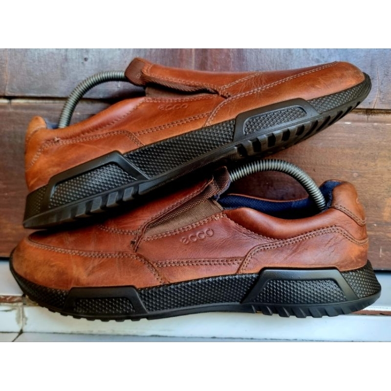 Sepatu Slip On kulit ECCO
