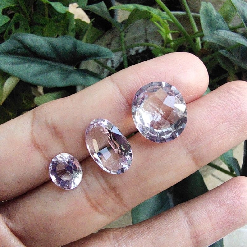 Batu permata mulia kecubung ungu muda - permata ametyest