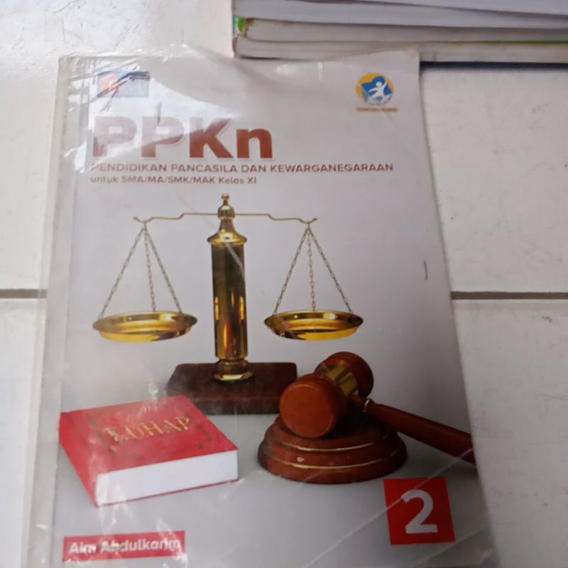 buku PPKn kelas 11 penerbit facil