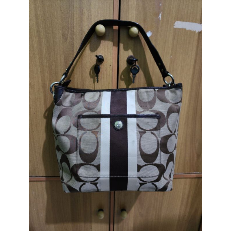 coach canvas classic monogram hobo shoulder bag