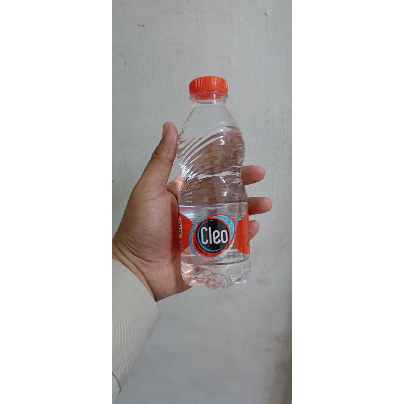 

AIR MINUM MERK CLEO BOTOL ISI 330 ML