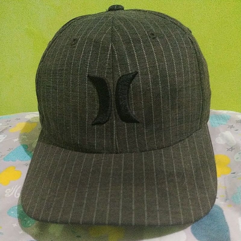 Topi Hurley by Flexfit and Yupoong