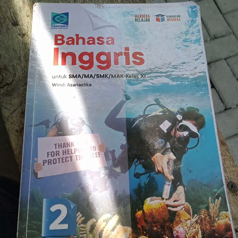 buku bahasa Inggris kelas 11