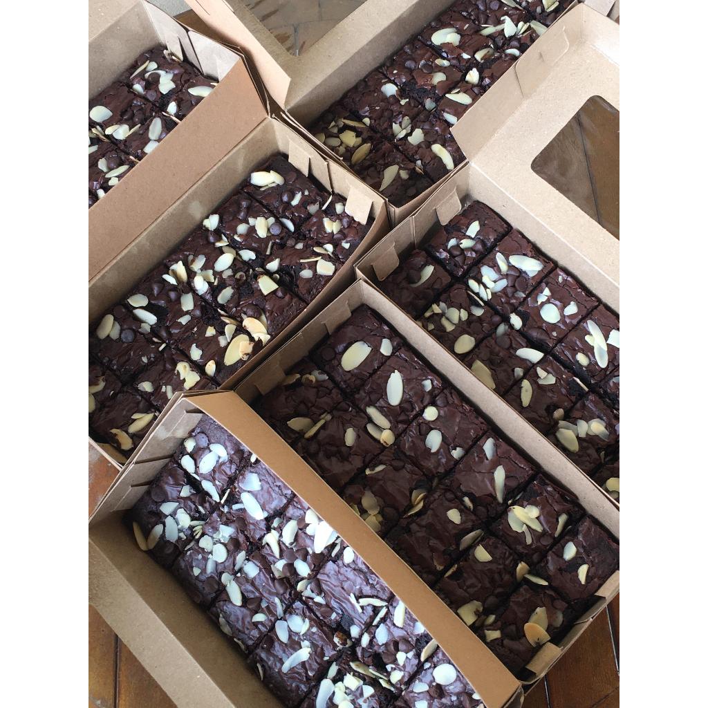 

FUDGY BROWNIES (NON HAMPERS)