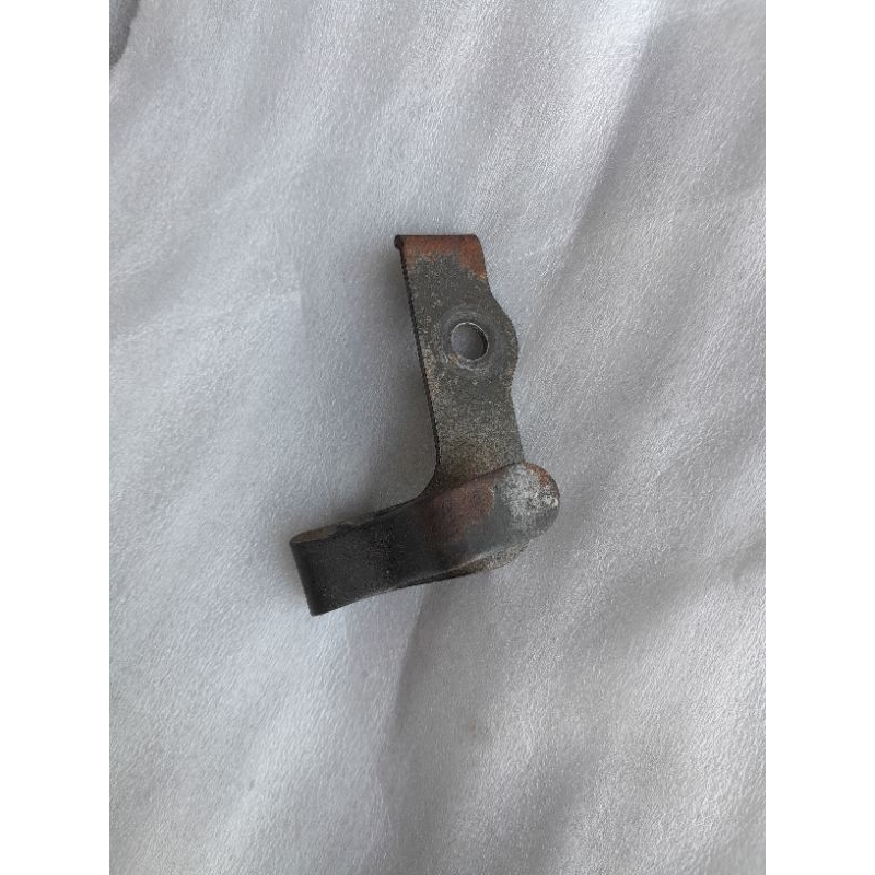 Breket dudukan cantolan helm yamaha FIZ R Force 1 original