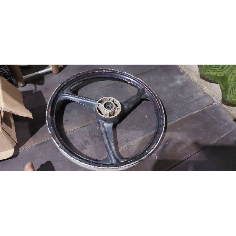 velg depan aja palang 3 model yamaha f1zr merk sprint masih bagus siap pakai
