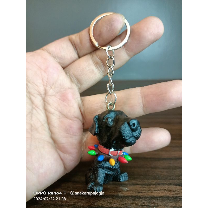 gantungan kunci action figure anjing labrador hitam