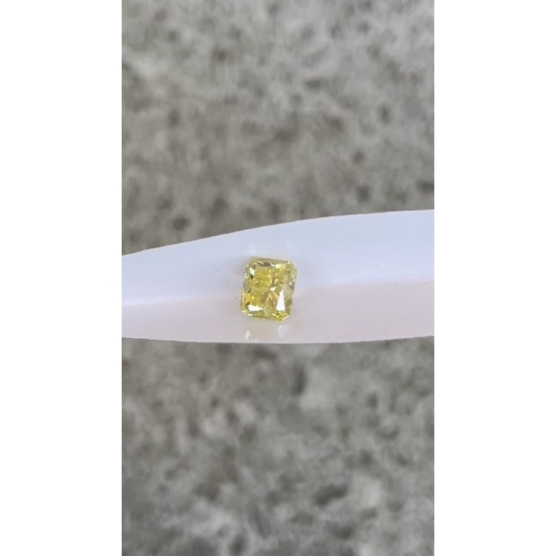 Berlian Fancy Greenish Yellow 1.00crt