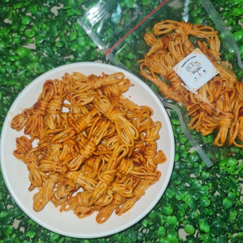 

Mie Gulung pedas daun jeruk 100 gr/mie gulung balado pedas daun jeruk