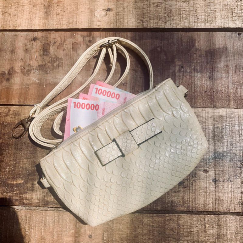 TAS SELEMPANG KULIT BUAYA